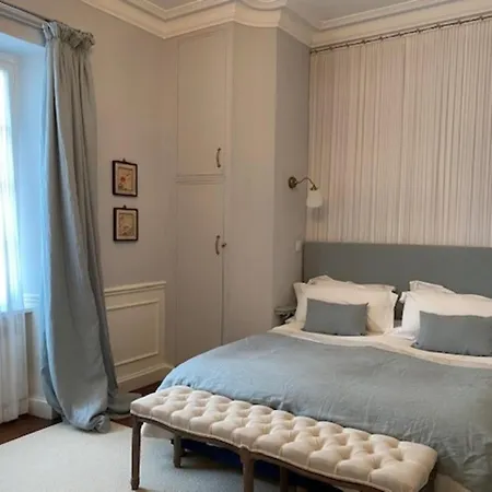 Chateau De Thuries بيت للعطل *