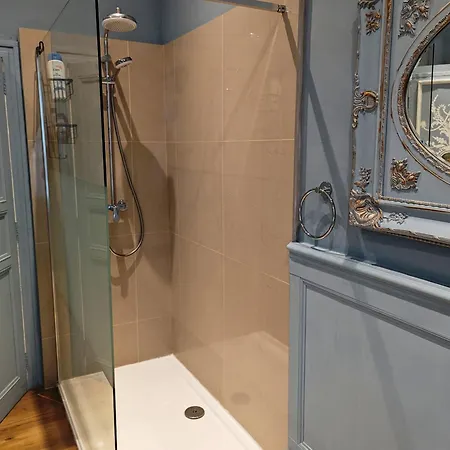 Chateau De Thuries بيت للعطل *