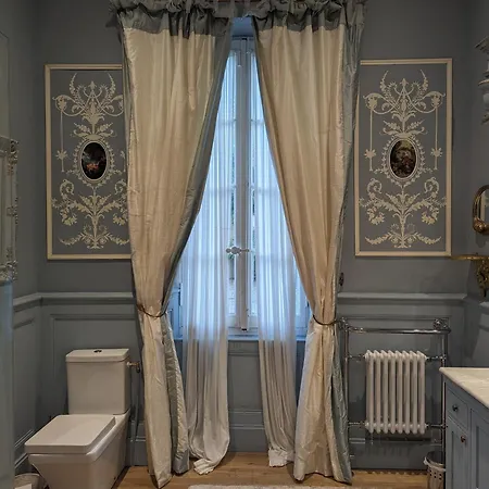 Chateau De Thuries بيت للعطل