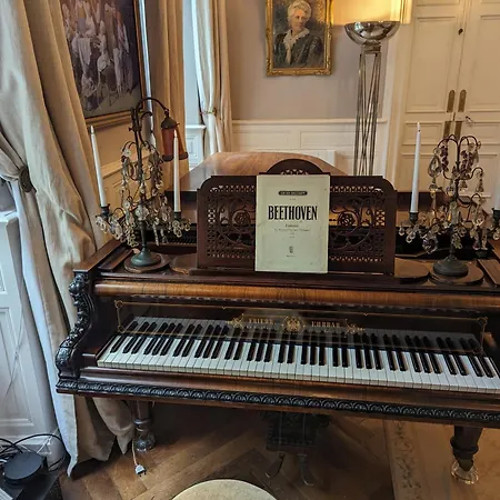 Chateau De Thuries * ريفيل