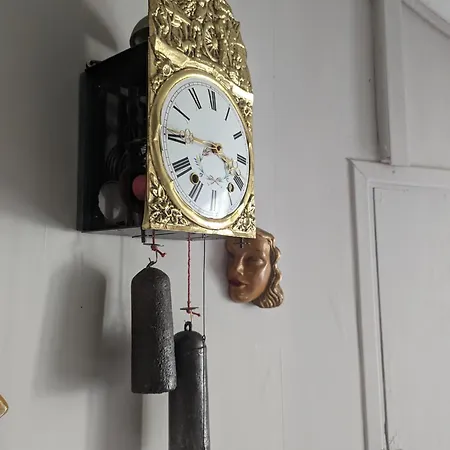 Chateau De Thuries *