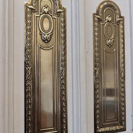 Chateau De Thuries Nyaraló