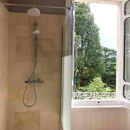 Chateau De Thuries *