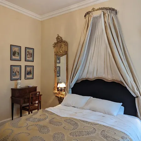 Chateau De Thuries Nyaraló