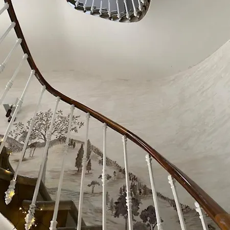 Chateau De Thuries *