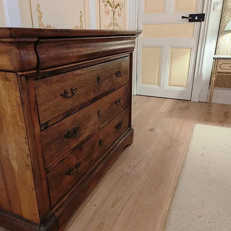 Chateau De Thuries Nyaraló