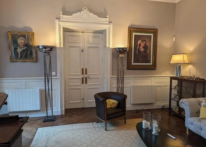 Chateau De Thuries *